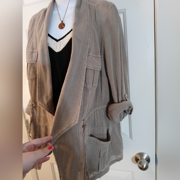 Fall Torrid Tan Distressed Utility Cover Layered with Black Cami Size 0/1 - Picture 5 of 11